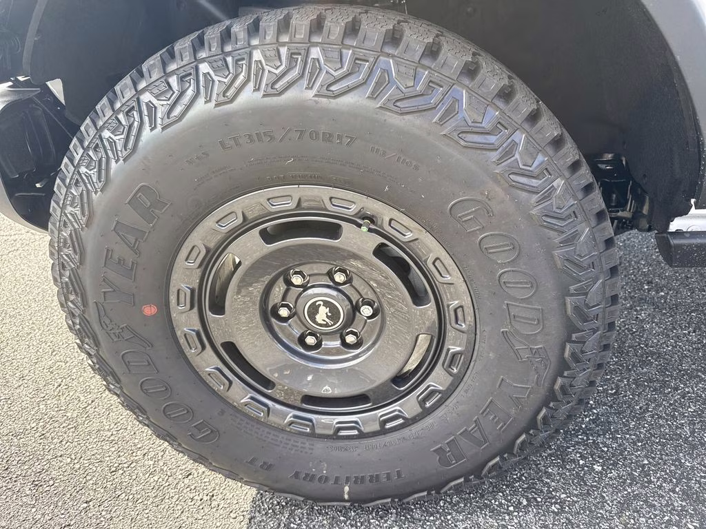 2025 Oxford White Ford Bronco Badlands 4X4 SUV