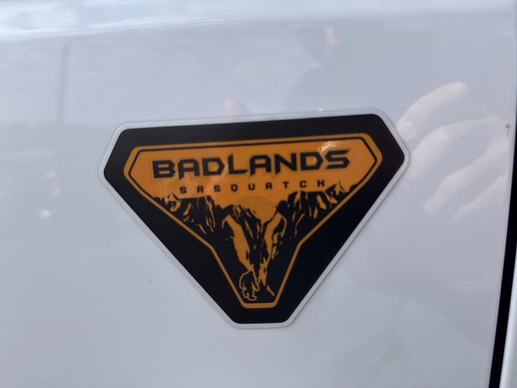 2025 Oxford White Ford Bronco Badlands 4X4 SUV