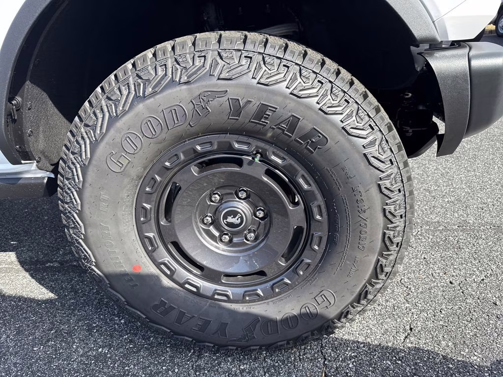 2025 Oxford White Ford Bronco Badlands 4X4 SUV