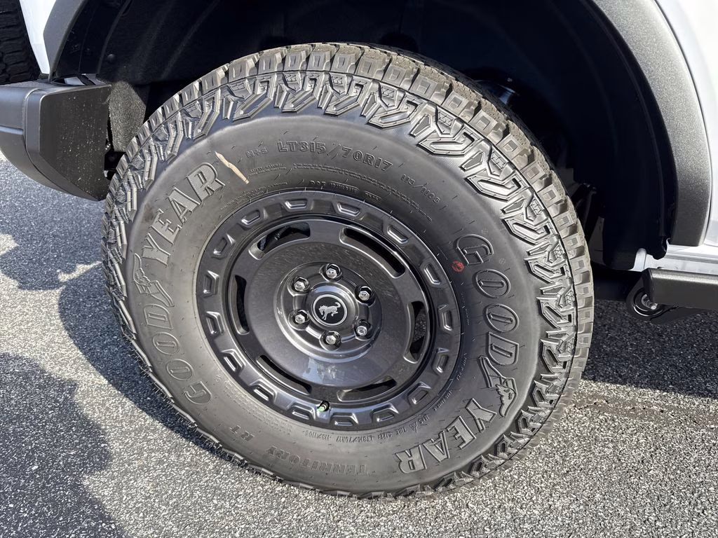 2025 Oxford White Ford Bronco Badlands 4X4 SUV