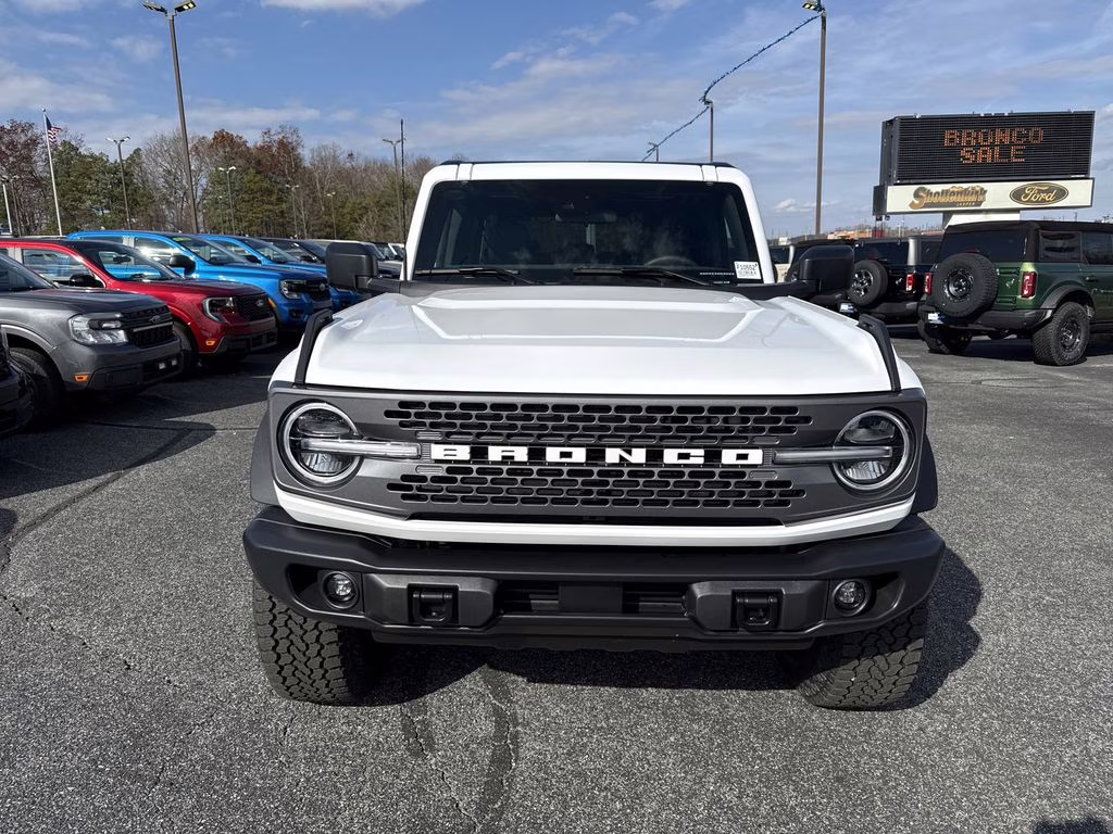2025 Oxford White Ford Bronco Badlands 4X4 SUV