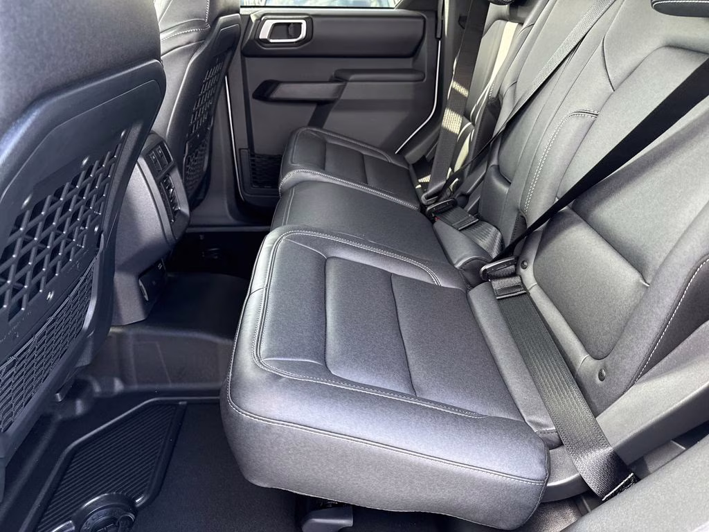 2025 Oxford White Ford Bronco Badlands 4X4 SUV