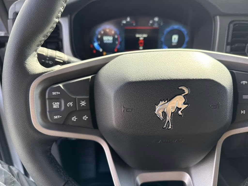 2025 Oxford White Ford Bronco Badlands 4X4 SUV