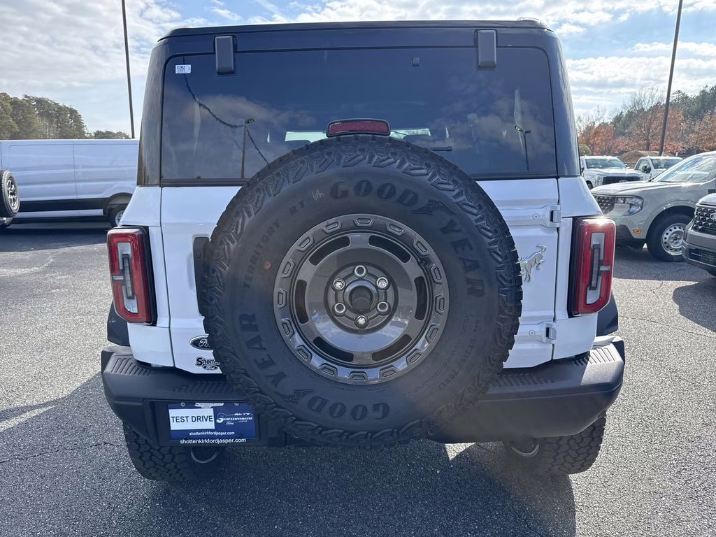 2025 Oxford White Ford Bronco Badlands 4X4 SUV