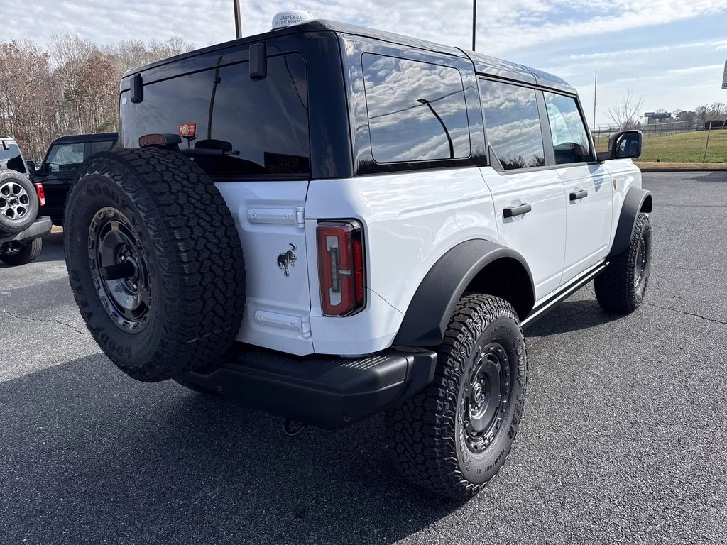 2025 Oxford White Ford Bronco Badlands 4X4 SUV
