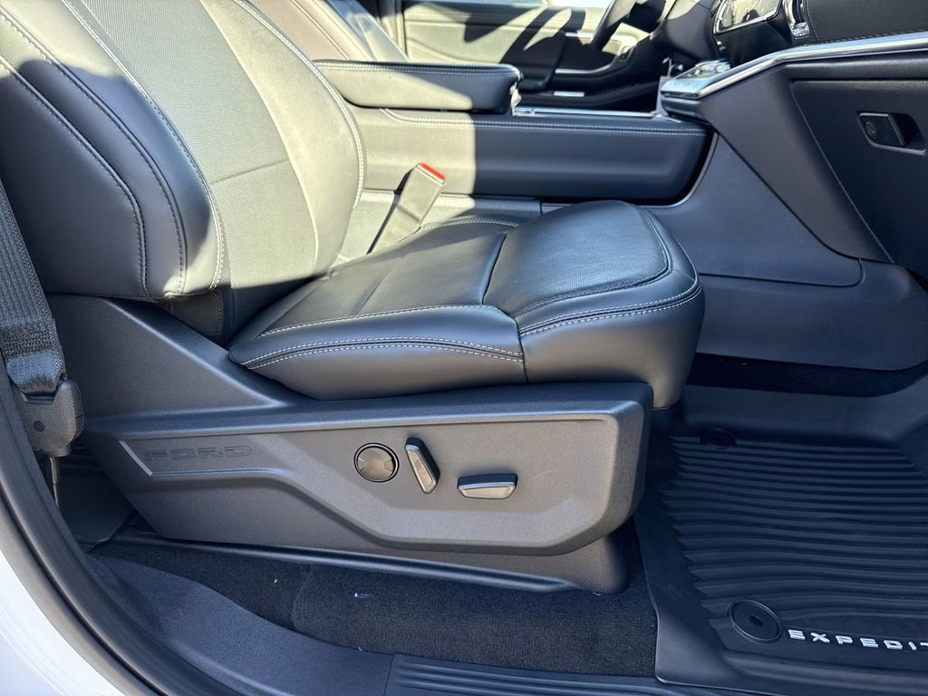 2025 Oxford White Ford Expedition Max Platinum 4X4 SUV