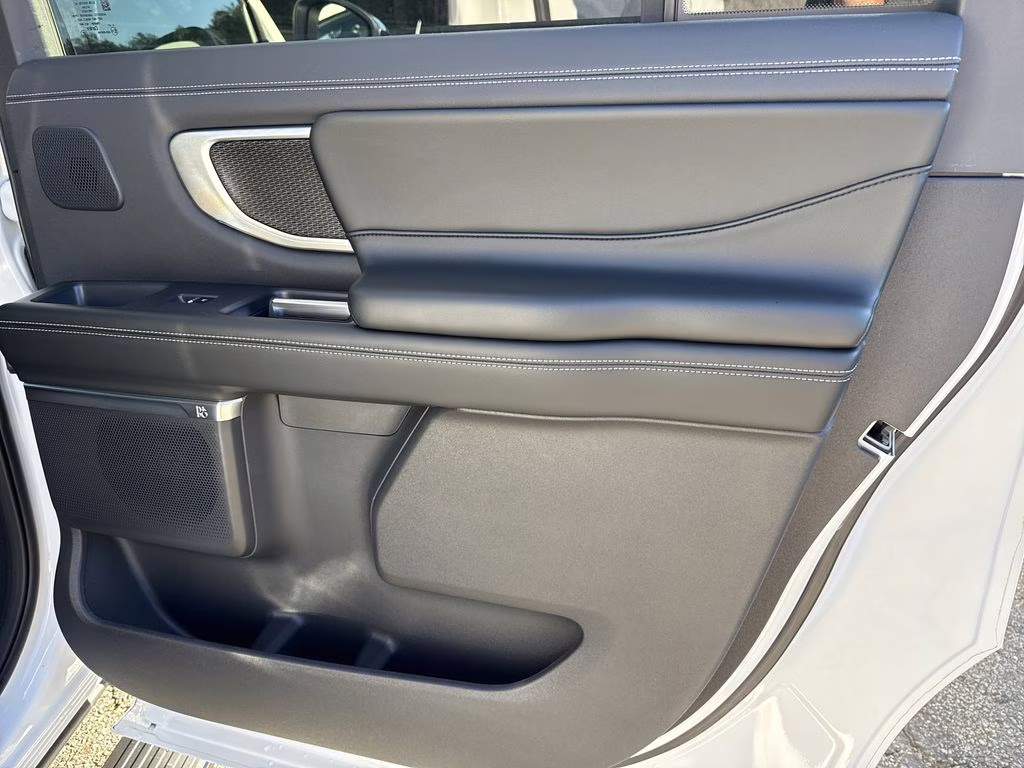 2025 Oxford White Ford Expedition Max Platinum 4X4 SUV