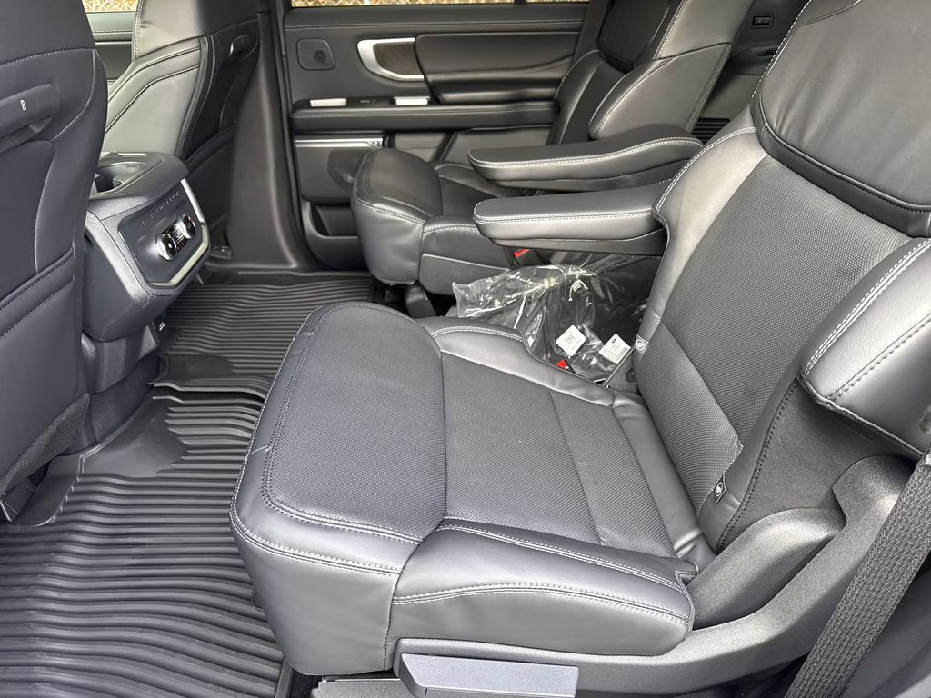 2025 Oxford White Ford Expedition Platinum 4X4 SUV