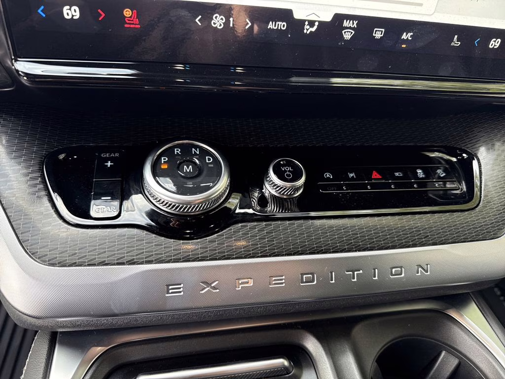 2025 Oxford White Ford Expedition Platinum 4X4 SUV