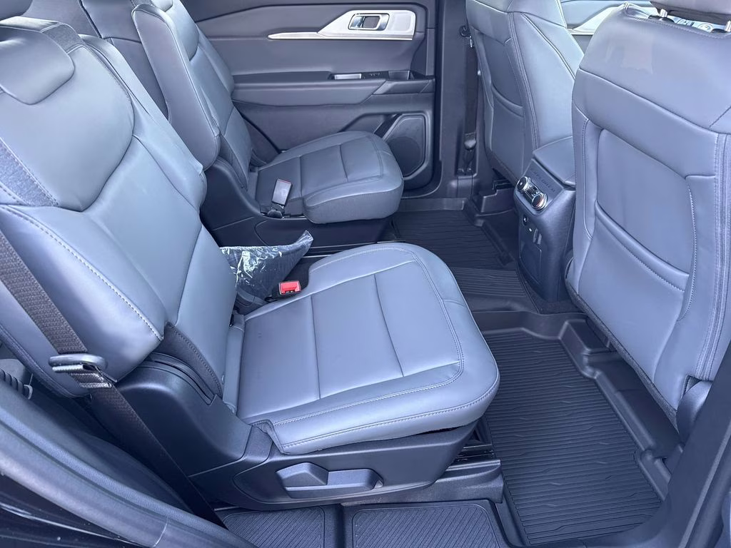 2026 Agate Black Metallic Ford Explorer Active RWD SUV