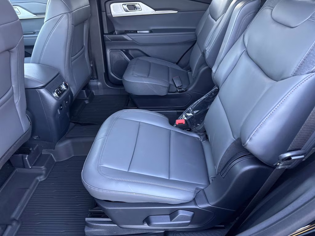 2026 Agate Black Metallic Ford Explorer Active RWD SUV