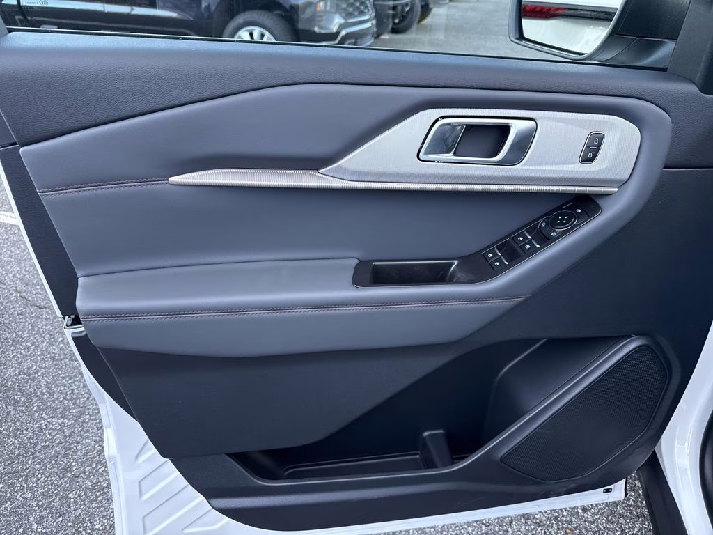 2026 Star White Metallic Tri-Coat Ford Explorer Active RWD SUV