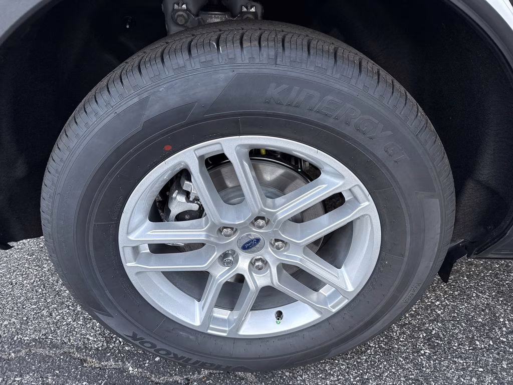 2026 Star White Metallic Tri-Coat Ford Explorer Active RWD SUV