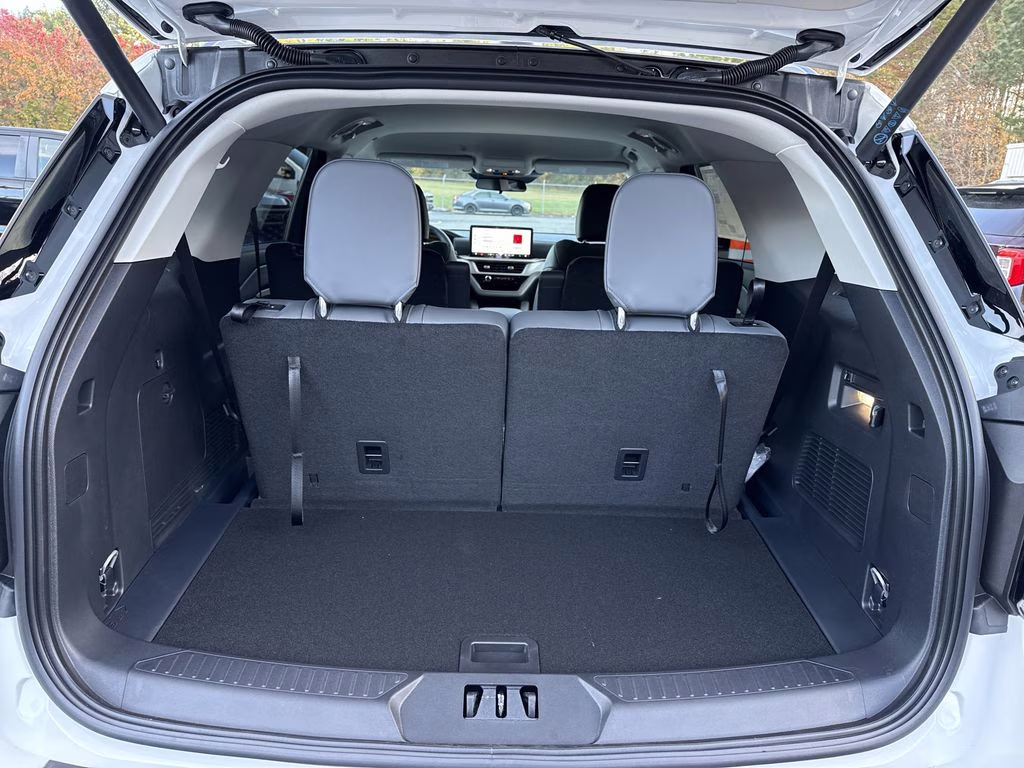 2026 Star White Metallic Tri-Coat Ford Explorer Active RWD SUV