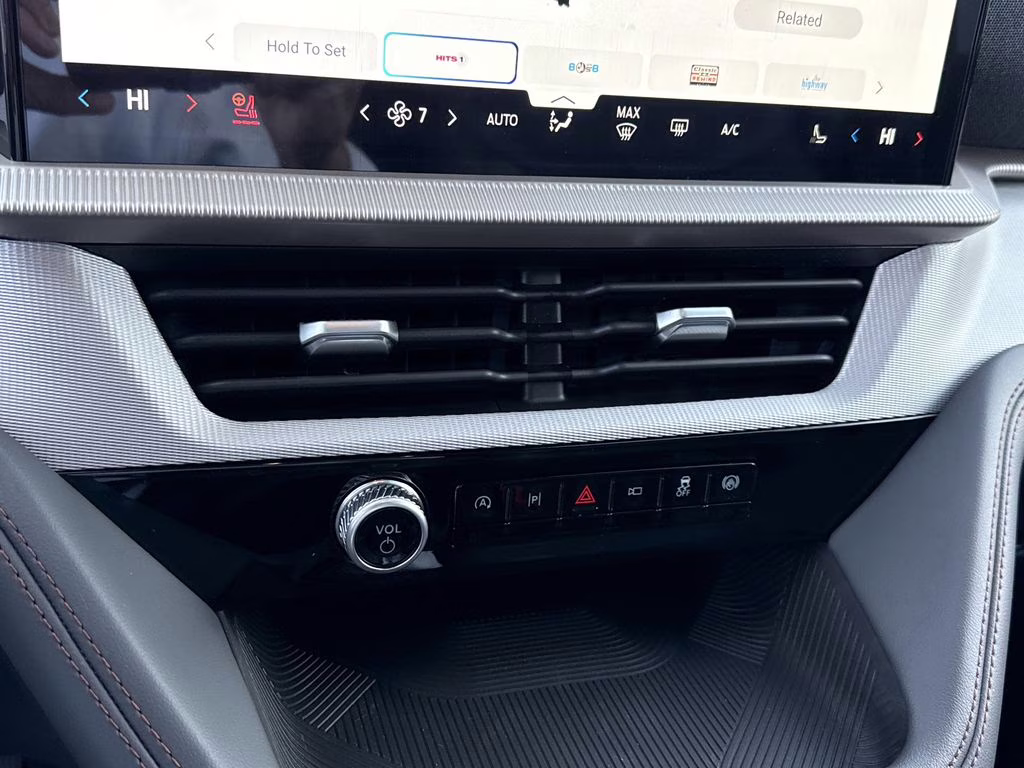 2026 Star White Metallic Tri-Coat Ford Explorer Active RWD SUV