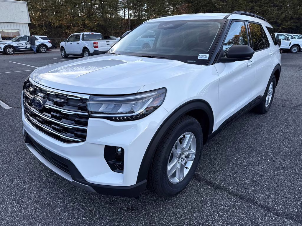 2026 Star White Metallic Tri-Coat Ford Explorer Active RWD SUV