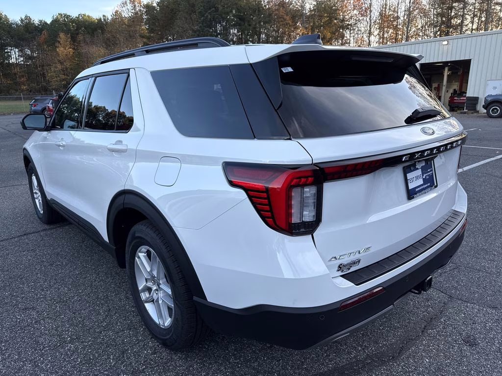 2026 Star White Metallic Tri-Coat Ford Explorer Active RWD SUV