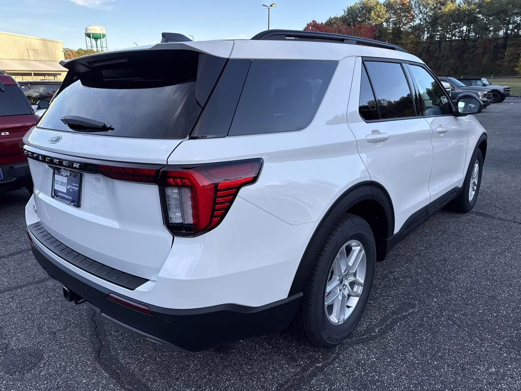 2026 Star White Metallic Tri-Coat Ford Explorer Active RWD SUV
