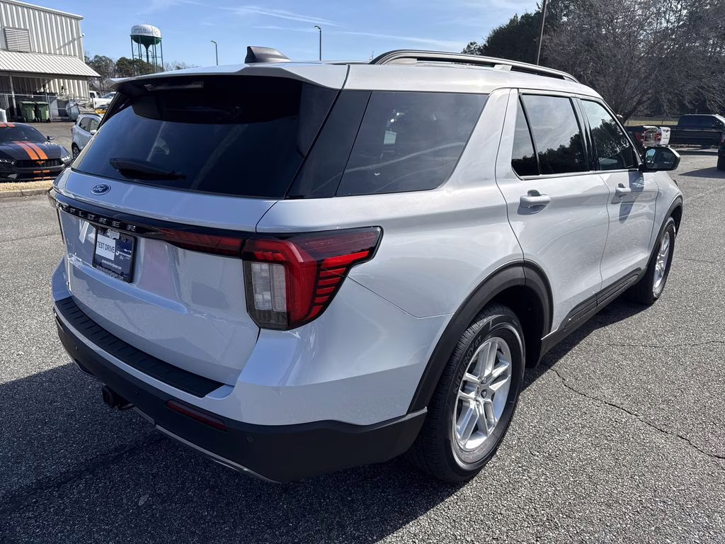 2026 Space White Metallic Ford Explorer Active RWD SUV