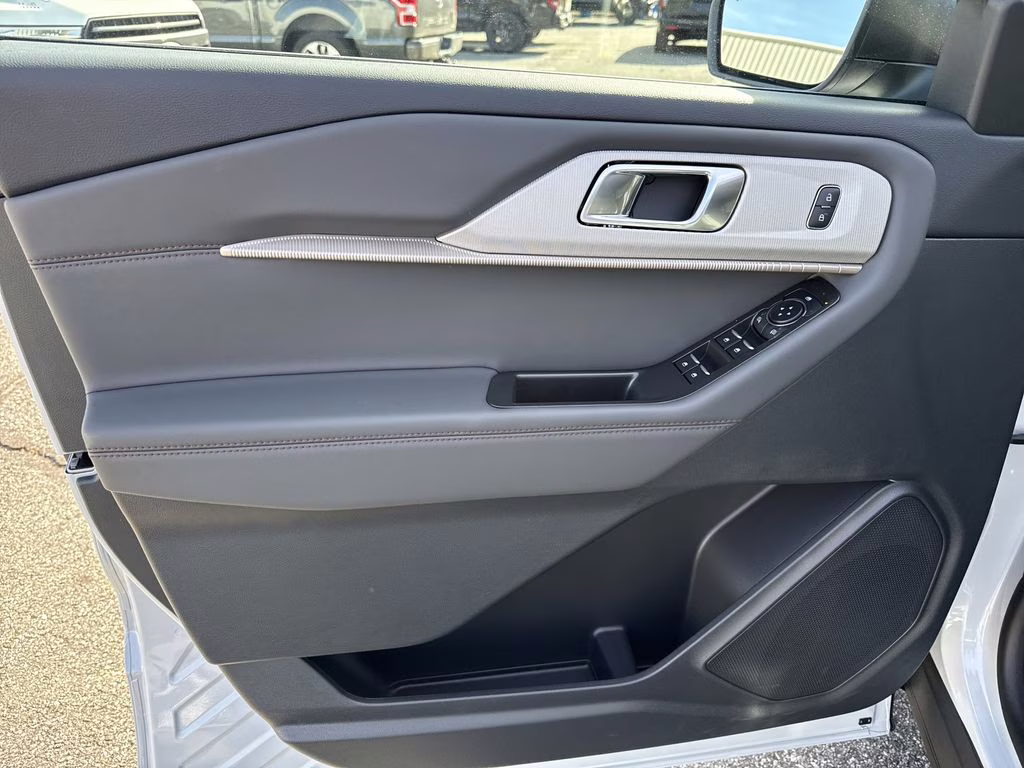 2026 Space White Metallic Ford Explorer Active RWD SUV