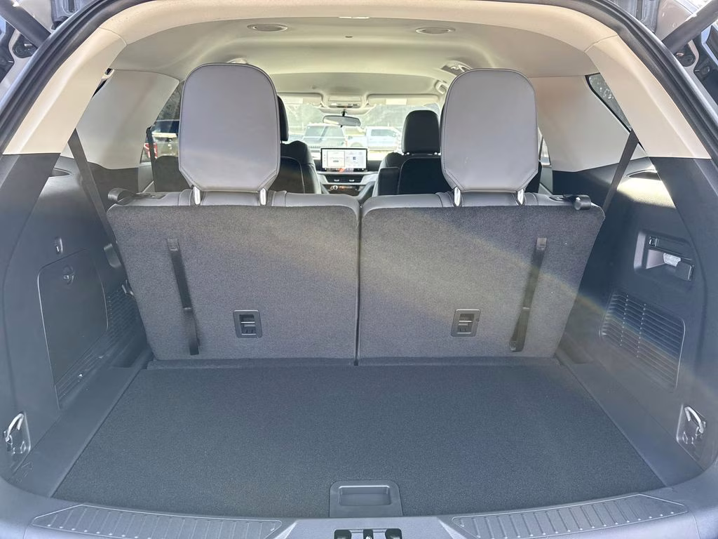 2026 Space White Metallic Ford Explorer Active RWD SUV