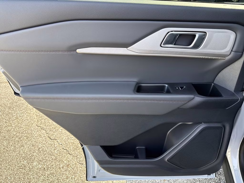 2026 Space White Metallic Ford Explorer Active RWD SUV