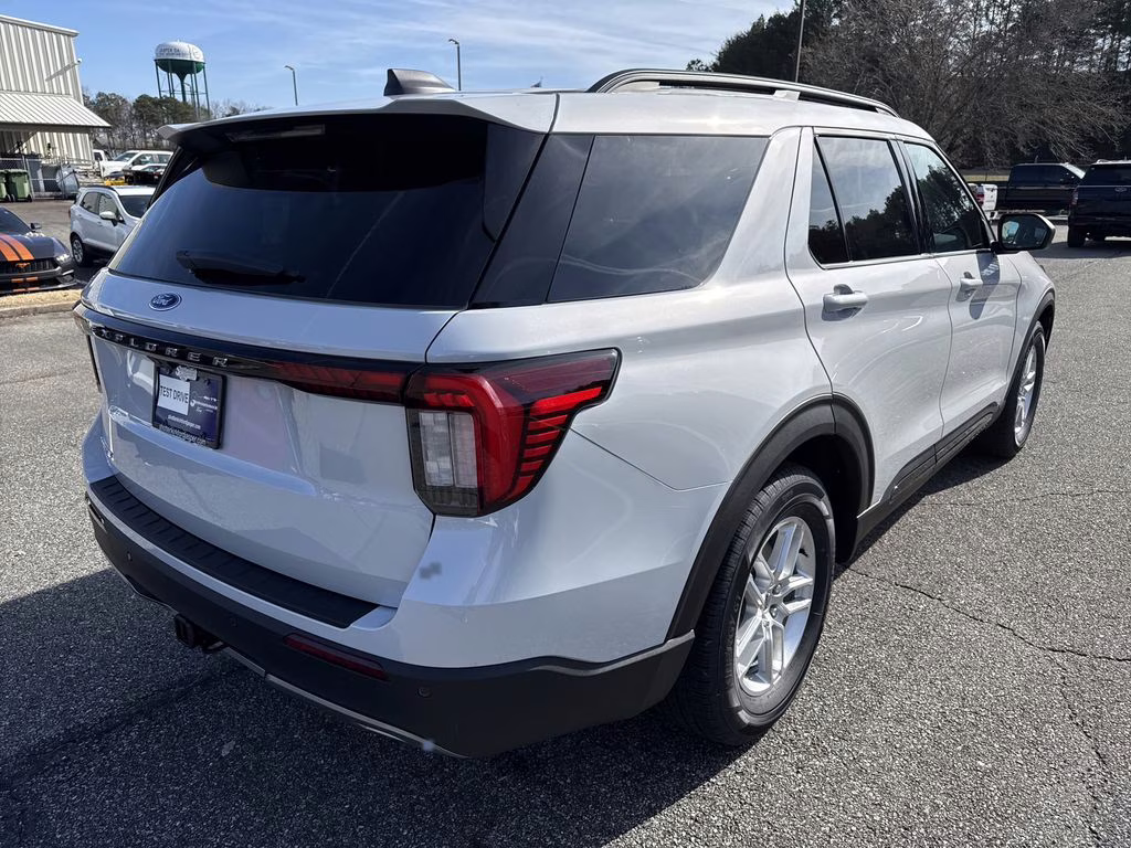 2026 Space White Metallic Ford Explorer Active RWD SUV