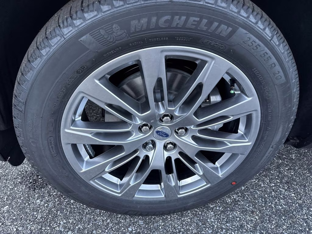 2026 Star White Metallic Tri-Coat Ford Explorer Platinum RWD SUV