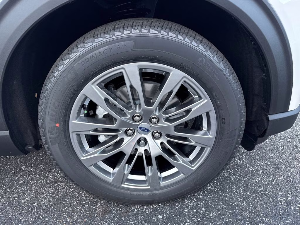 2026 Star White Metallic Tri-Coat Ford Explorer Platinum RWD SUV