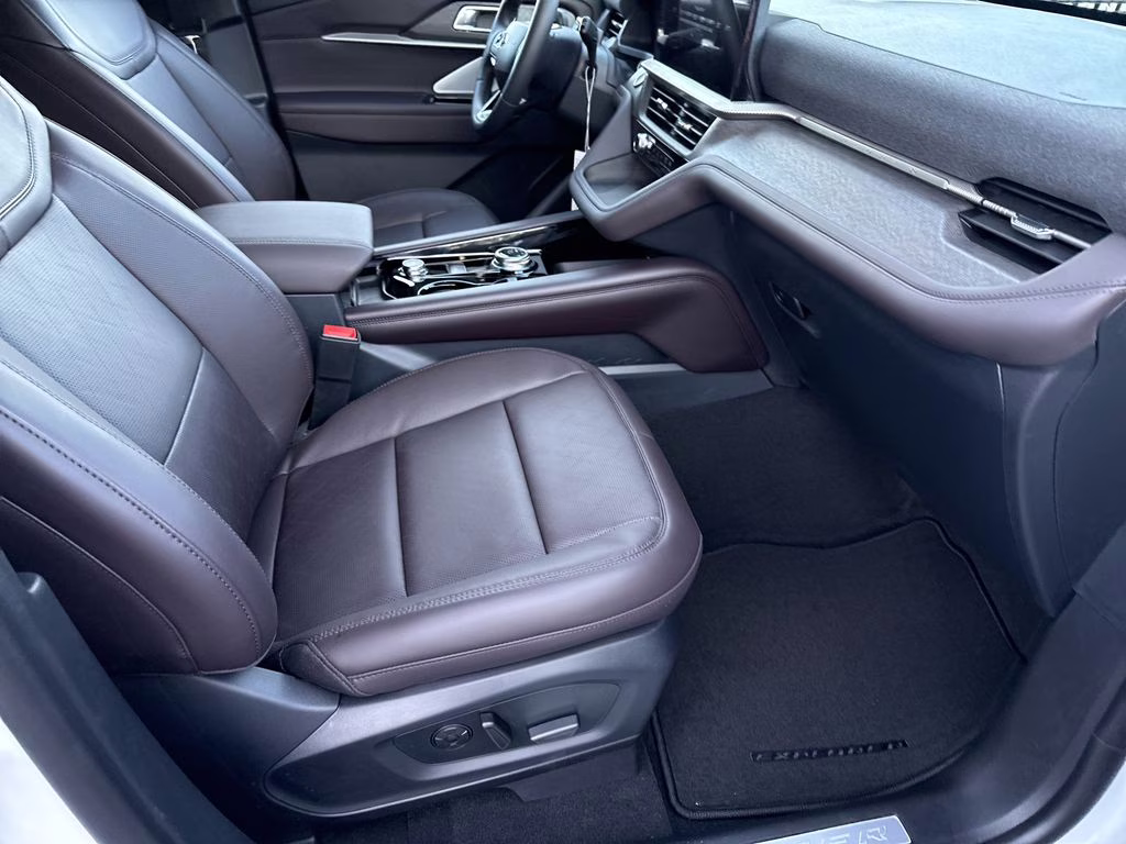 2026 Star White Metallic Tri-Coat Ford Explorer Platinum RWD SUV