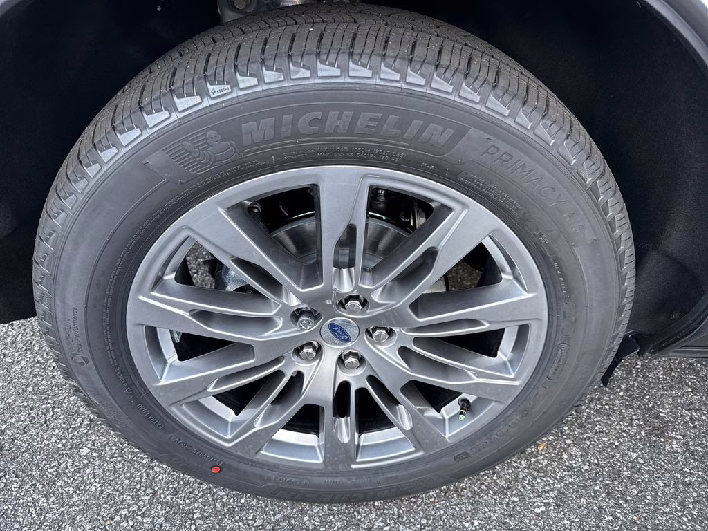 2026 Star White Metallic Tri-Coat Ford Explorer Platinum RWD SUV