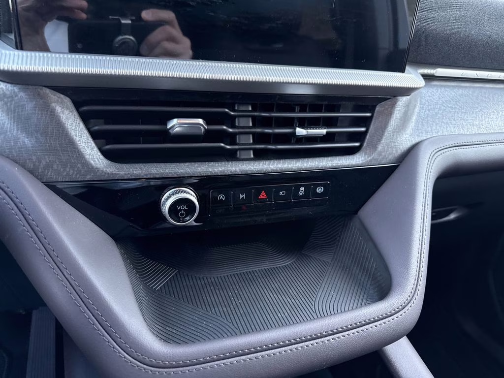 2026 Star White Metallic Tri-Coat Ford Explorer Platinum RWD SUV