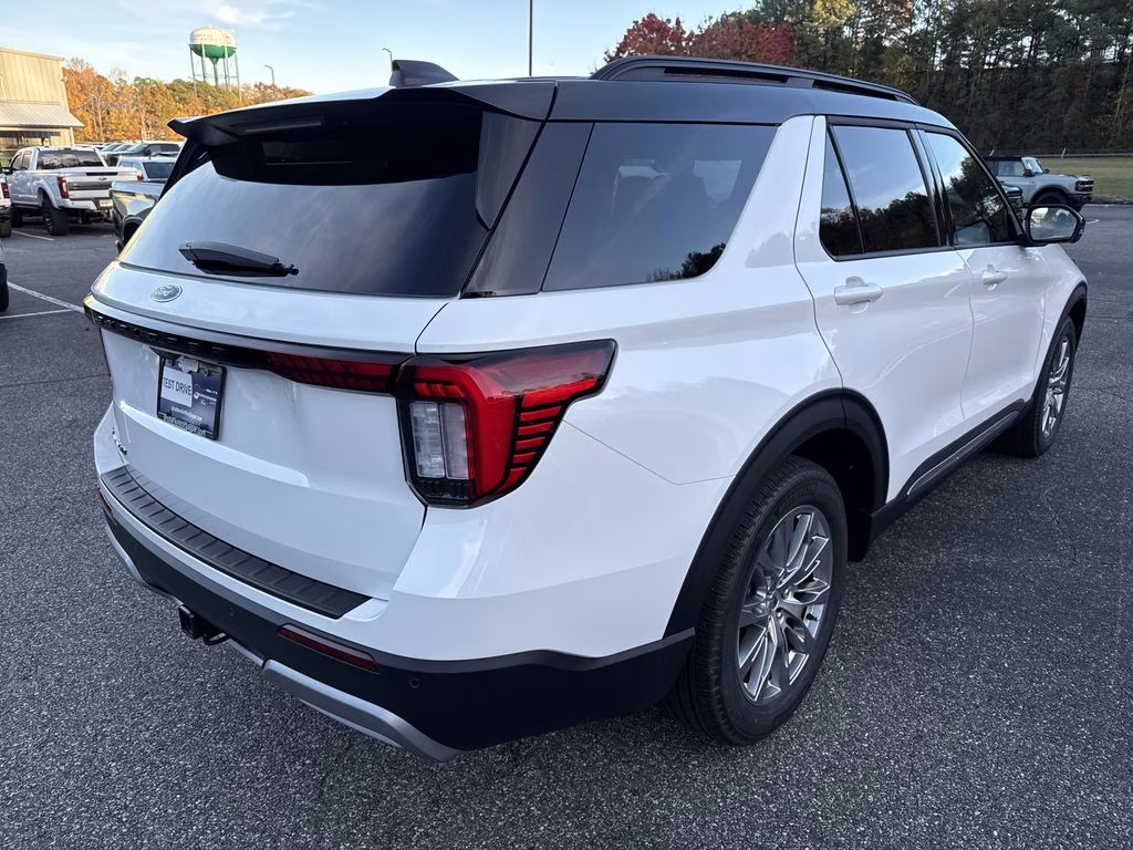 2026 Star White Metallic Tri-Coat Ford Explorer Platinum RWD SUV