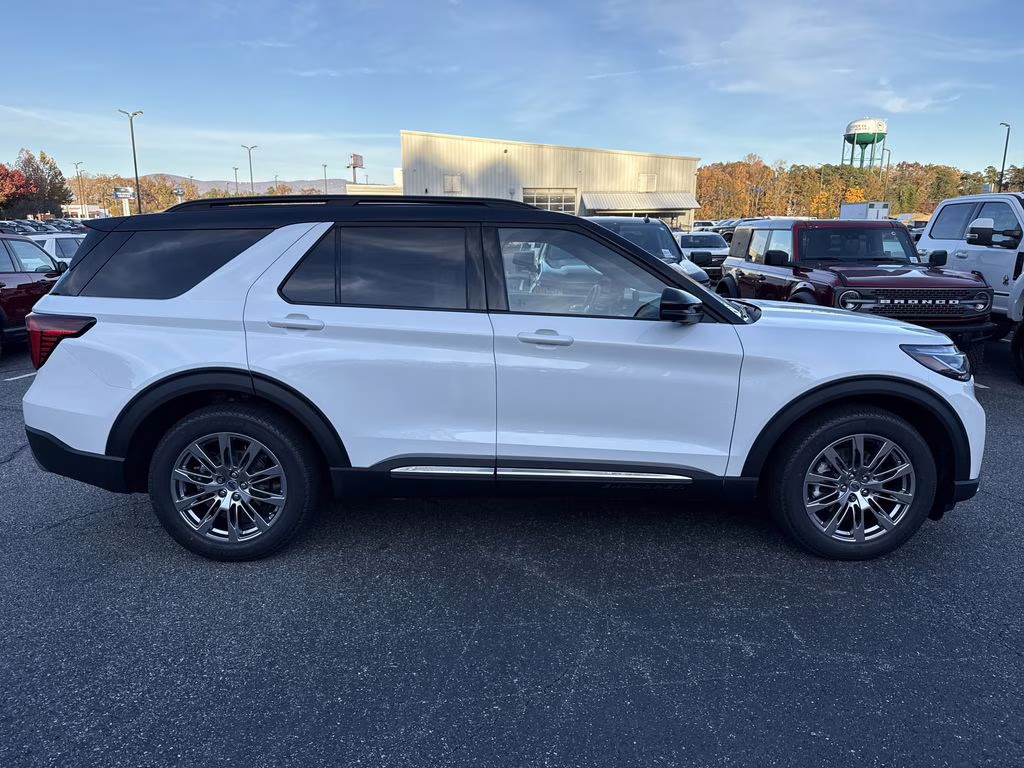 2026 Star White Metallic Tri-Coat Ford Explorer Platinum RWD SUV