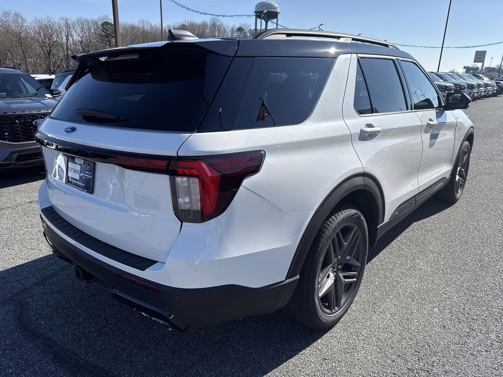 2026 White Metallic Ford Explorer ST-Line RWD SUV