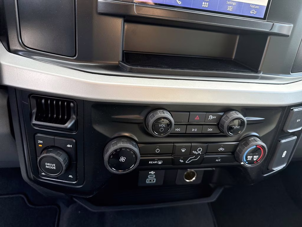 2026 Oxford White Ford Super Duty F-250 SRW XL 4X4 Truck