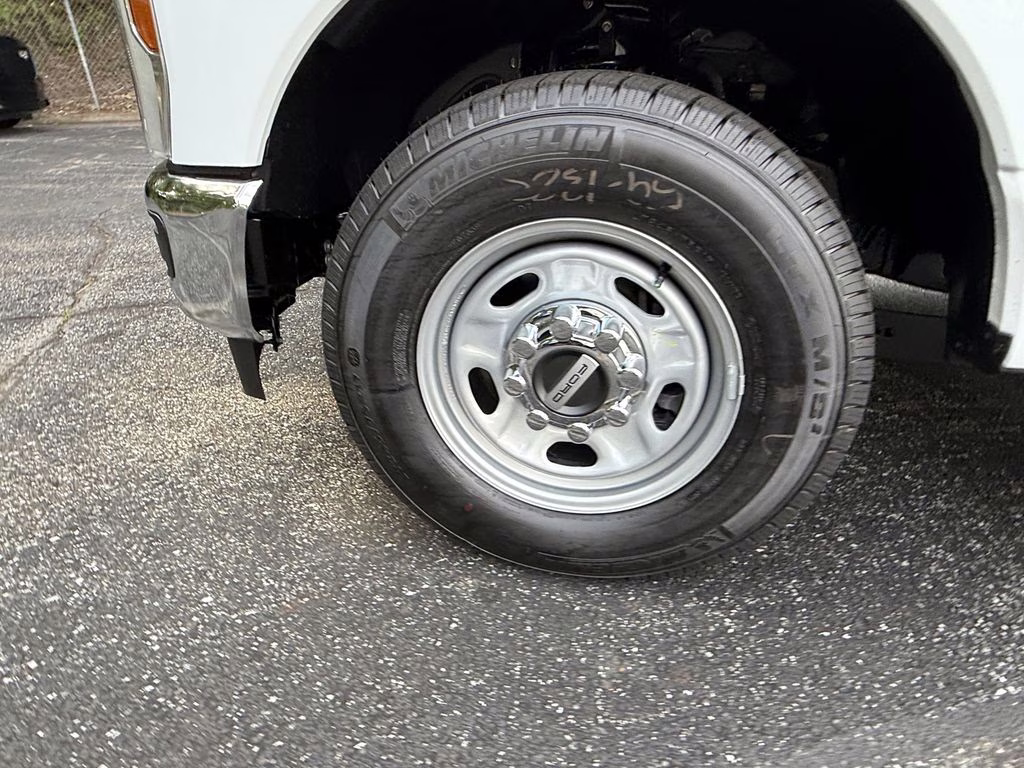 2026 Oxford White Ford Super Duty F-350 SRW XLT RWD Truck