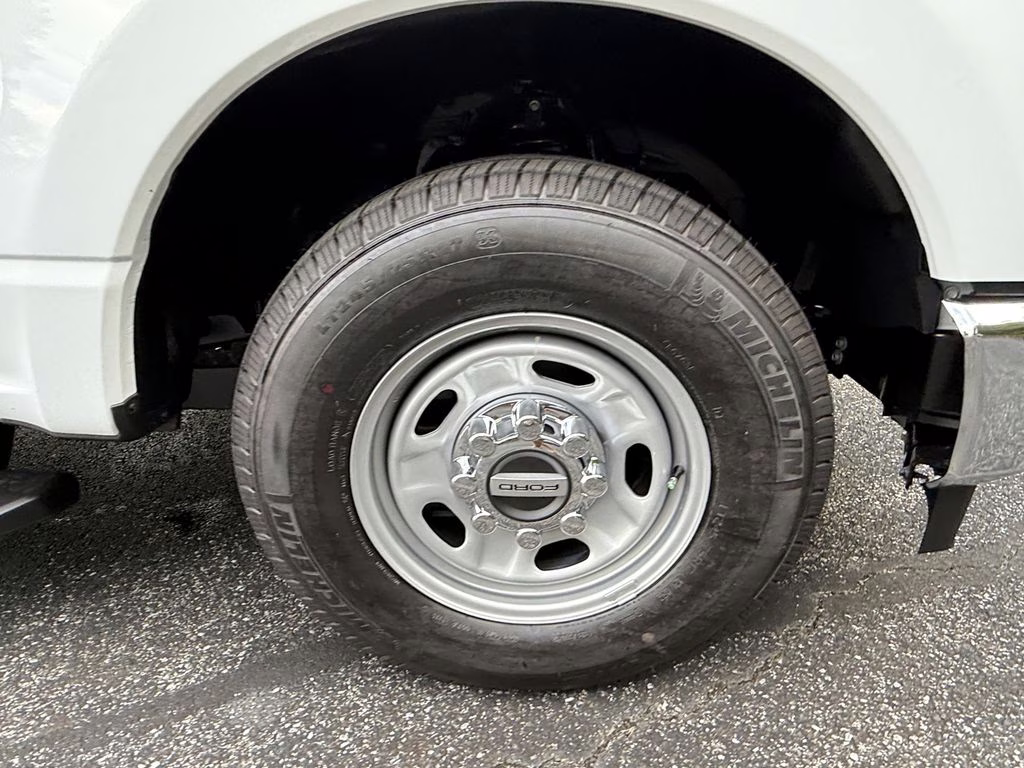 2026 Oxford White Ford Super Duty F-350 SRW XLT RWD Truck