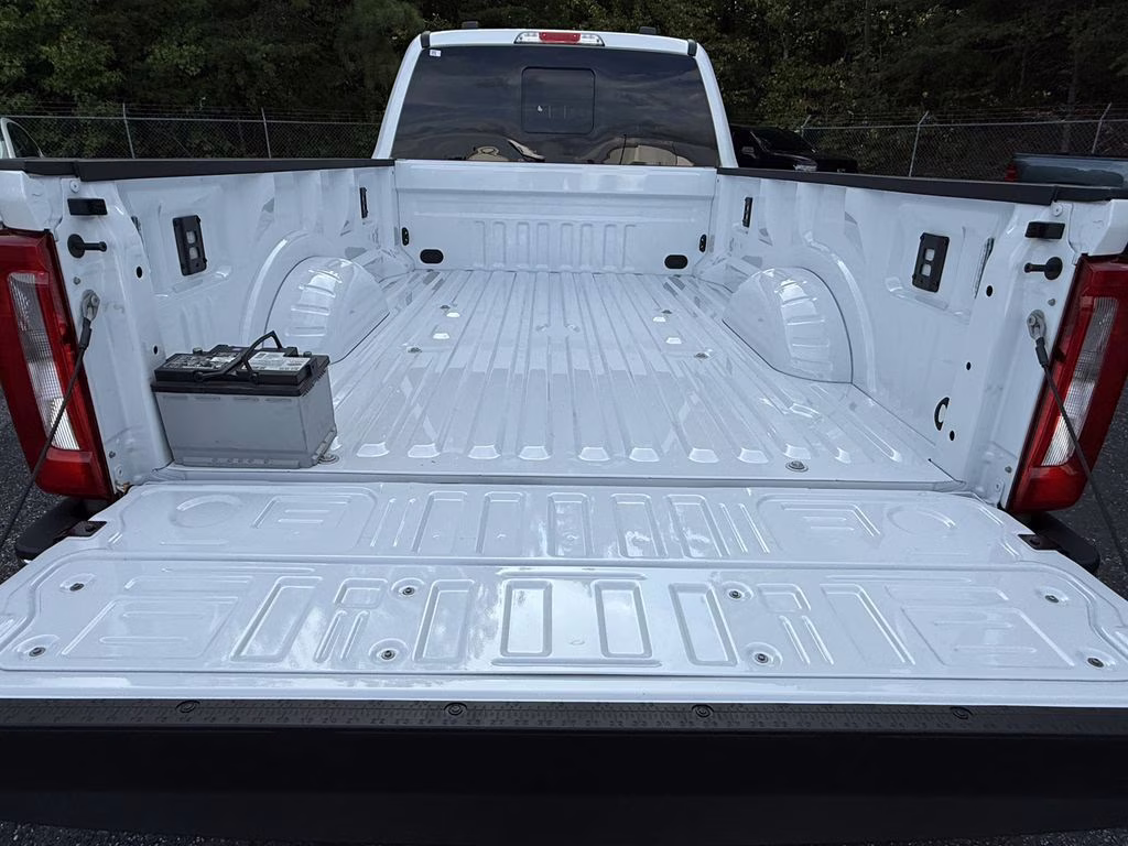 2026 Oxford White Ford Super Duty F-350 SRW XLT RWD Truck