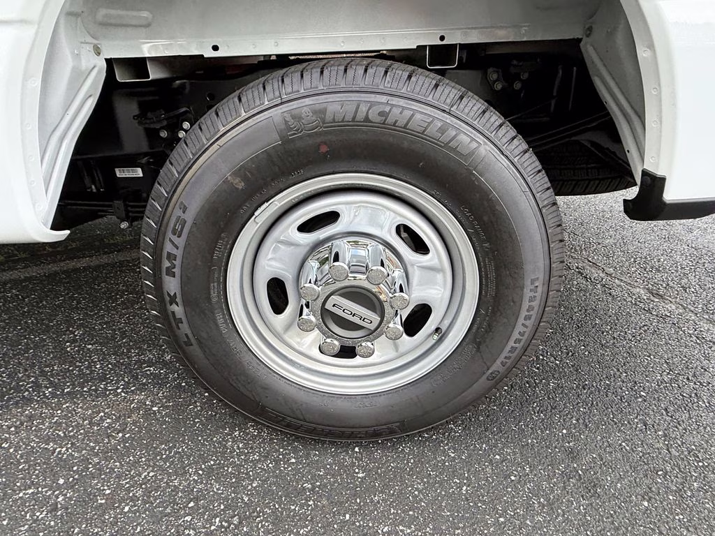 2026 Oxford White Ford Super Duty F-350 SRW XLT RWD Truck