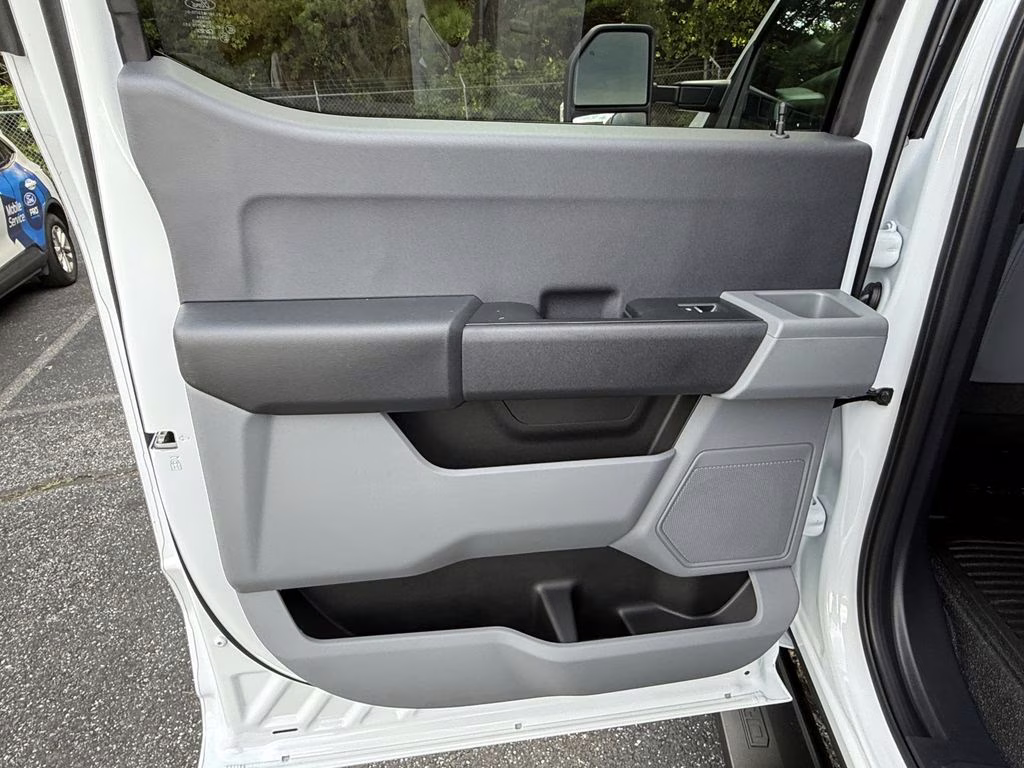 2026 Oxford White Ford Super Duty F-350 SRW XLT RWD Truck