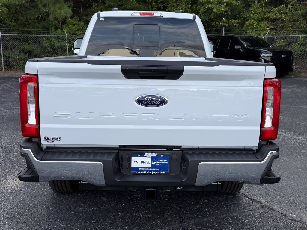 2026 Oxford White Ford Super Duty F-350 SRW XLT RWD Truck
