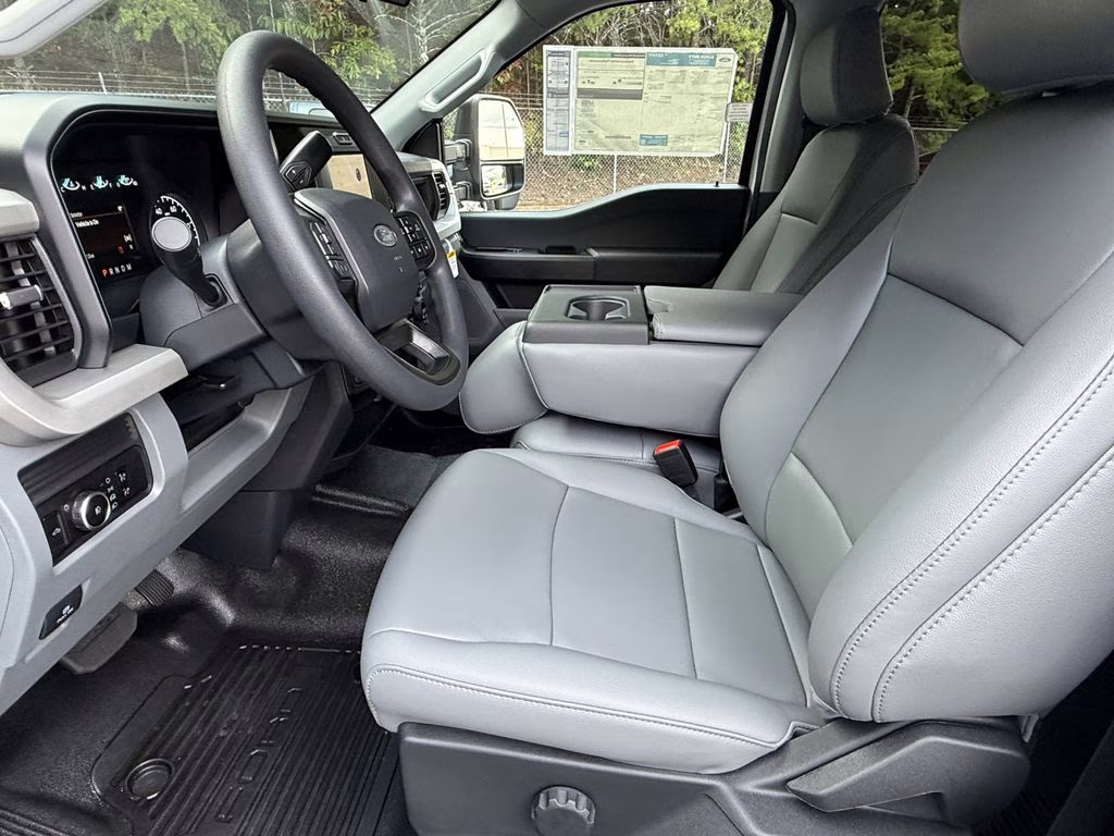 2026 Oxford White Ford Super Duty F-350 SRW XLT RWD Truck