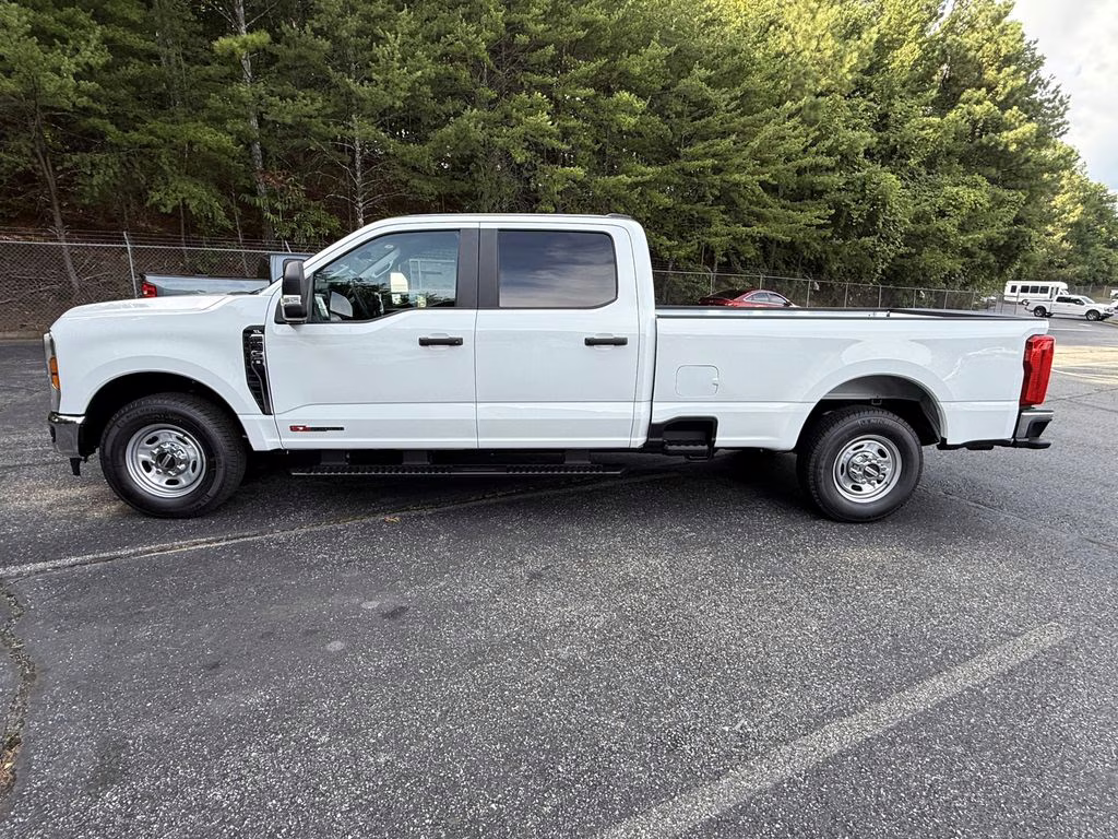 2026 Oxford White Ford Super Duty F-350 SRW XL RWD Truck