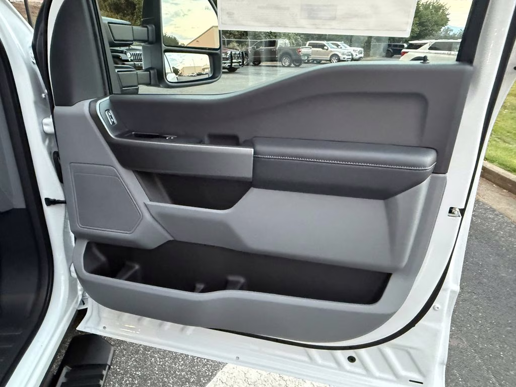 2026 Oxford White Ford Super Duty F-350 SRW XL RWD Truck