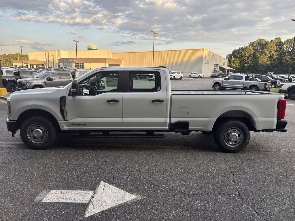 2026 Oxford White Ford Super Duty F-350 SRW XL RWD Truck