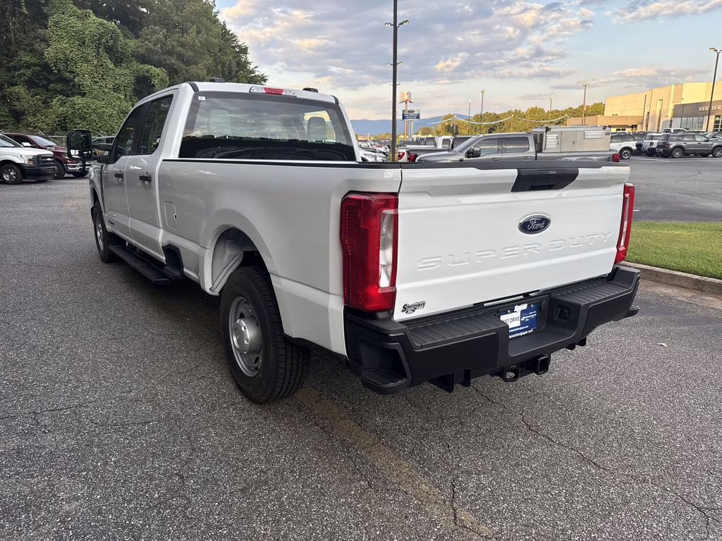 2026 Oxford White Ford Super Duty F-350 SRW XL RWD Truck