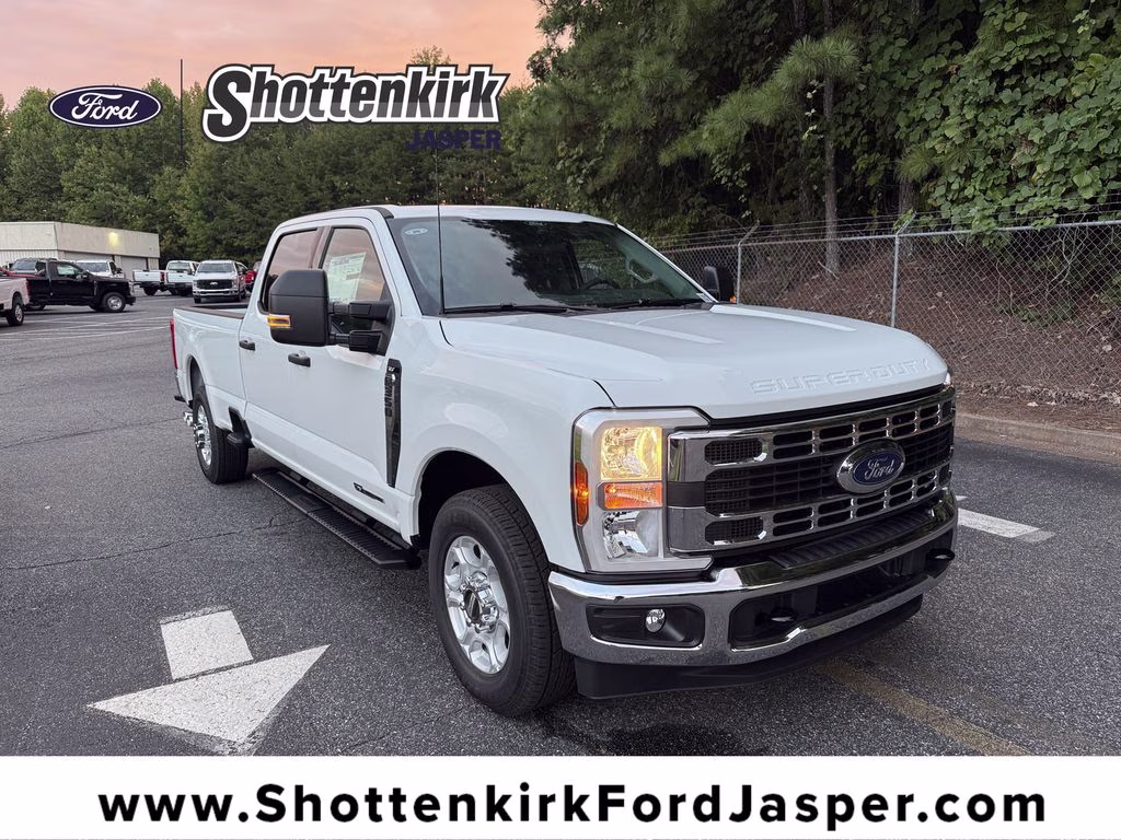 2026 Oxford White Ford Super Duty F-350 SRW XLT RWD Truck