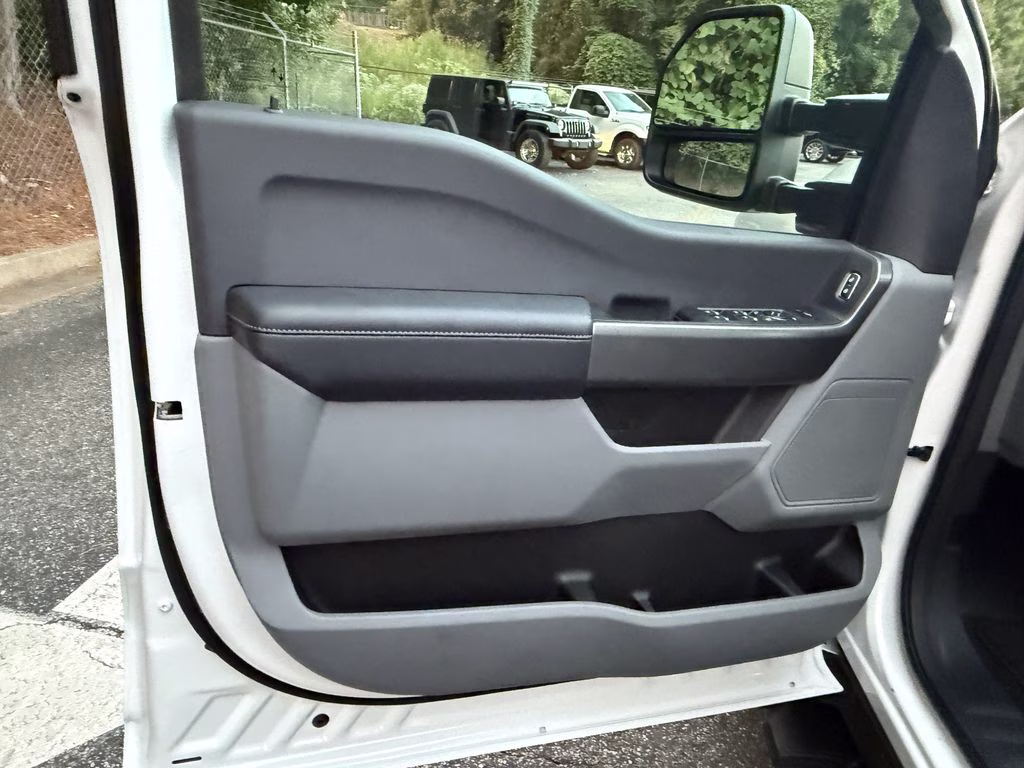 2026 Oxford White Ford Super Duty F-350 SRW XLT RWD Truck