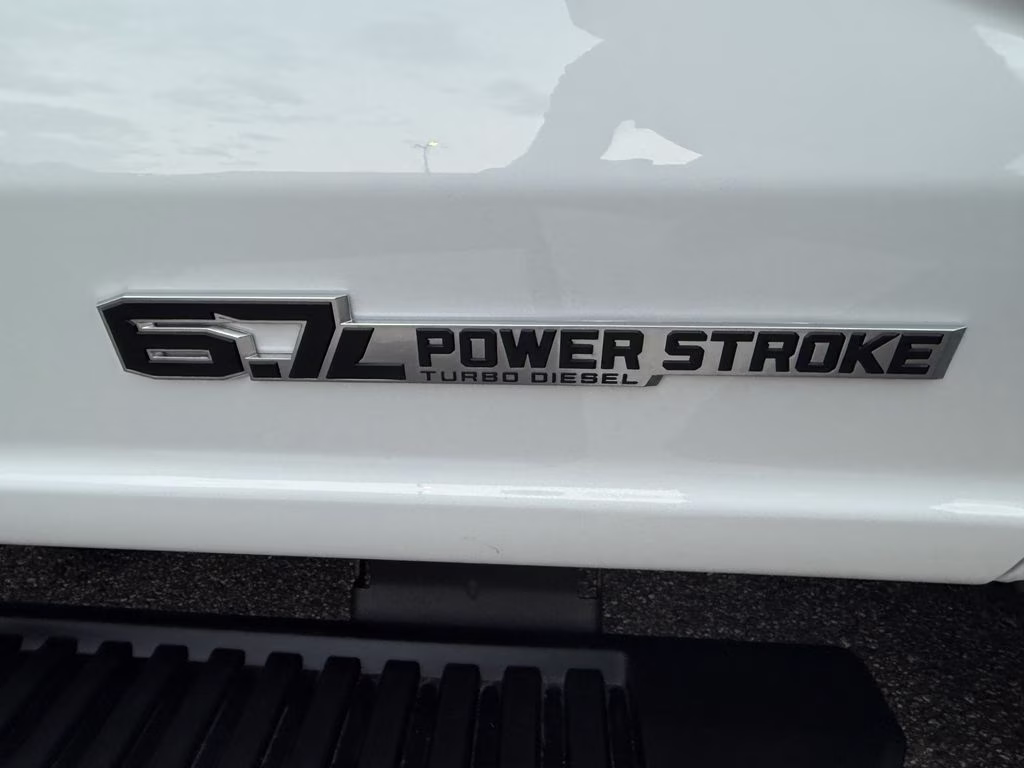 2026 Oxford White Ford Super Duty F-350 SRW XLT RWD Truck